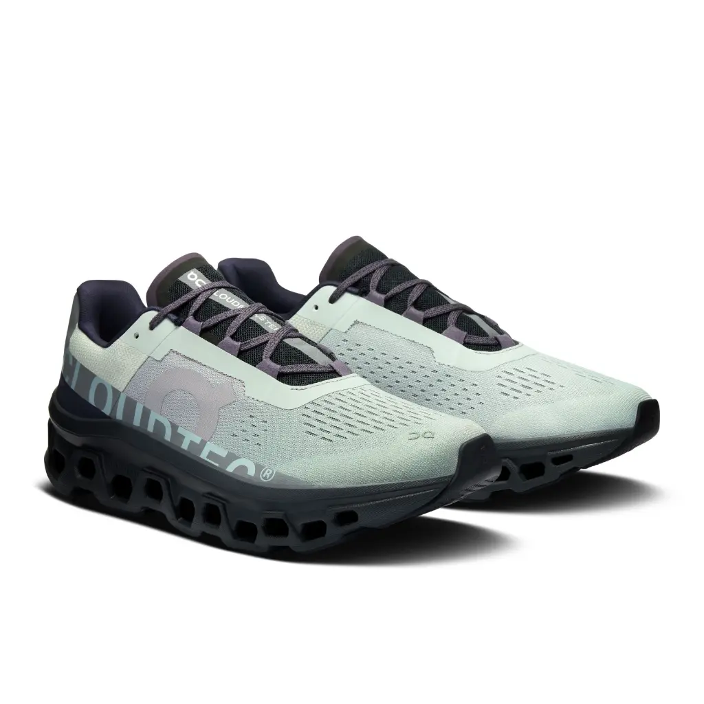 shoes-on-cloudmonster-man-glacier-black-6197656 (2).webp