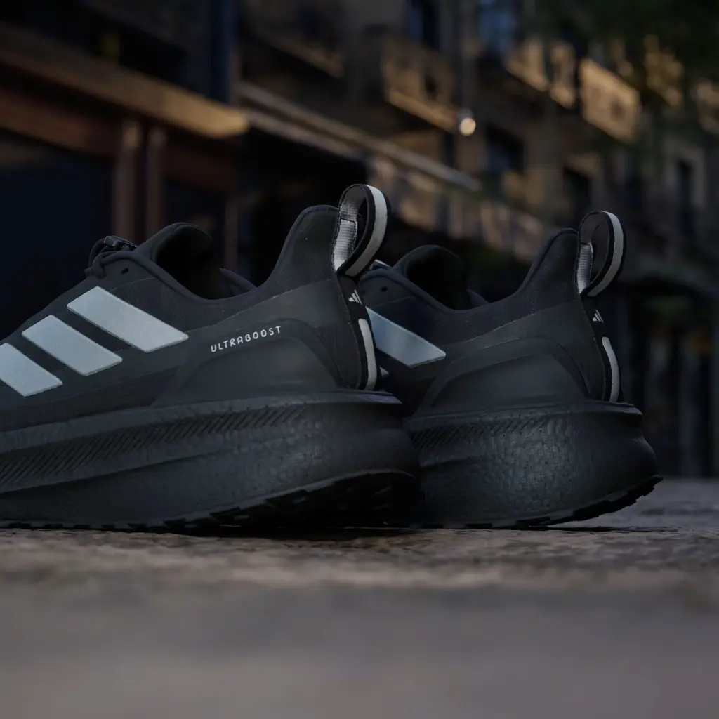 Ultraboost_5_TR_Shoes_Black_JI3239_HM10.webp