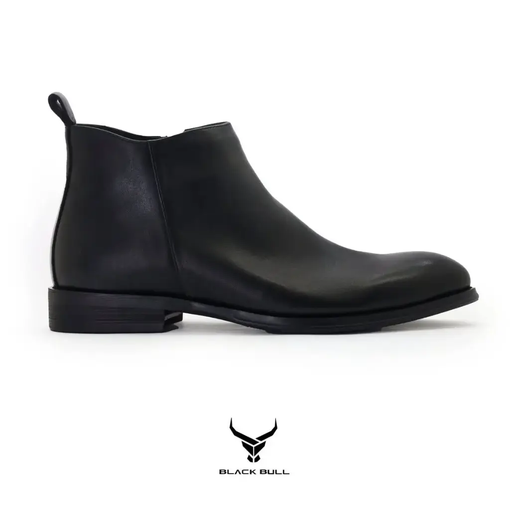 BLACK LEATHER CHELSEA BOOTS